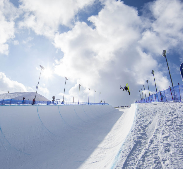 WinSport OutdoorEvents HalfpipeSkiier