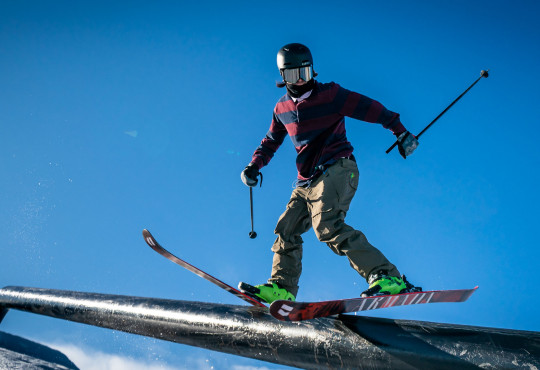 Winsport Slopestyle intermediate skier