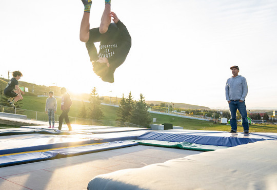 Training on trampoline with freestyle coaches at WinSport