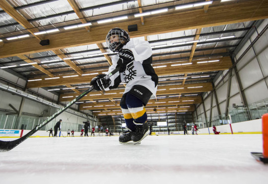 Winsport DevelopmentHockeyU11 boyskateswithpuckbetweenpylons