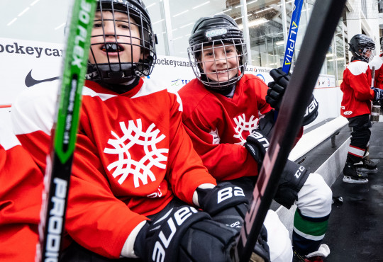 Winsport Youthhockey twoplayersonbench