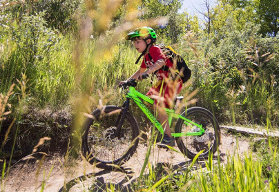 Child participating in Mini Enduro camp at WinSport on his mountain bike