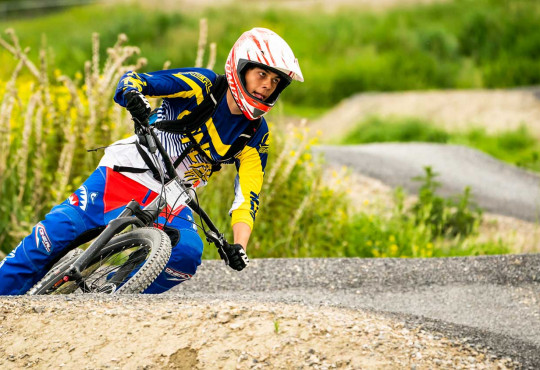 Winsport MountainBiking adultriderbikesaroundtightcorner v2