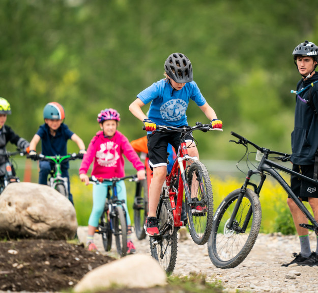 Winsport Mountainbiking instructorwithgroupofkids