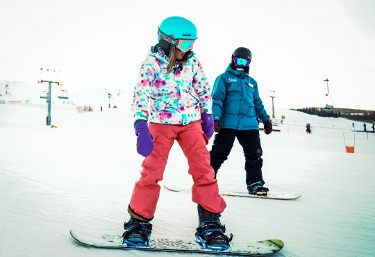 Winsport Snowboardlesson girlwithinstructor